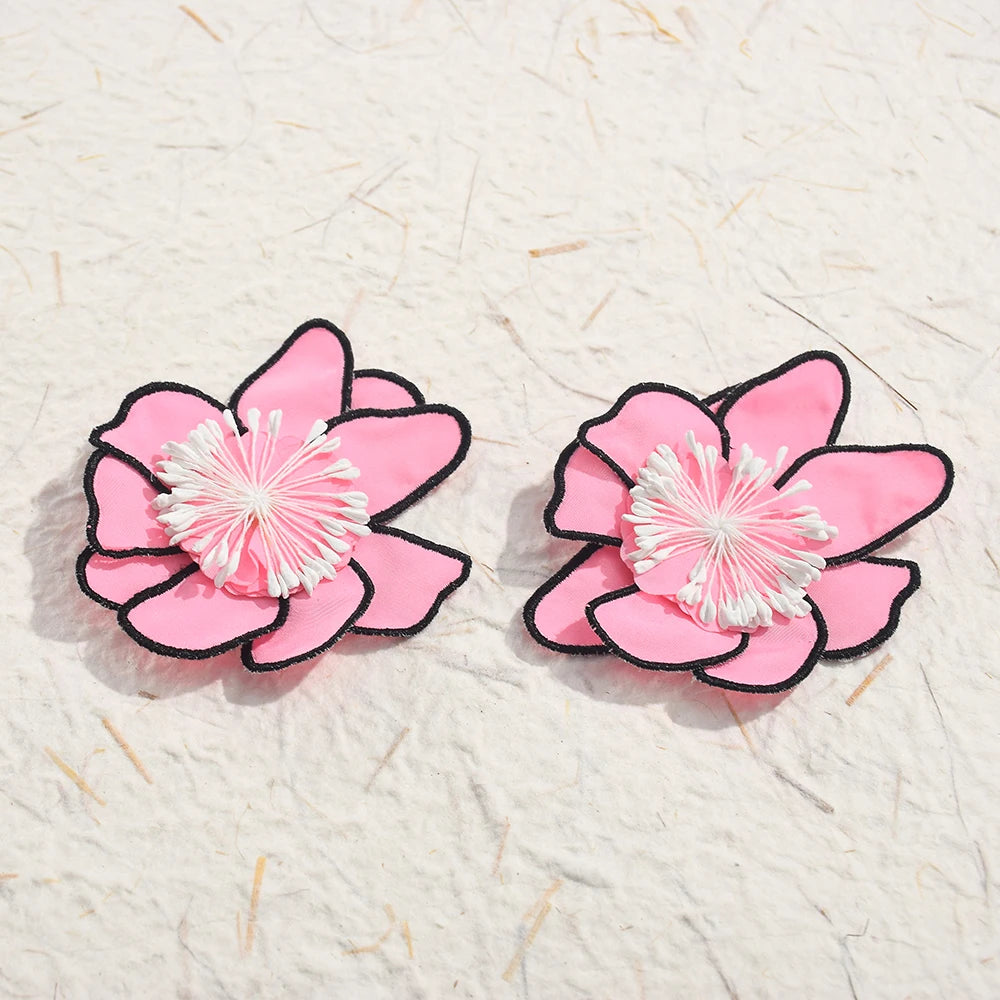 Contrast Flower Earrings